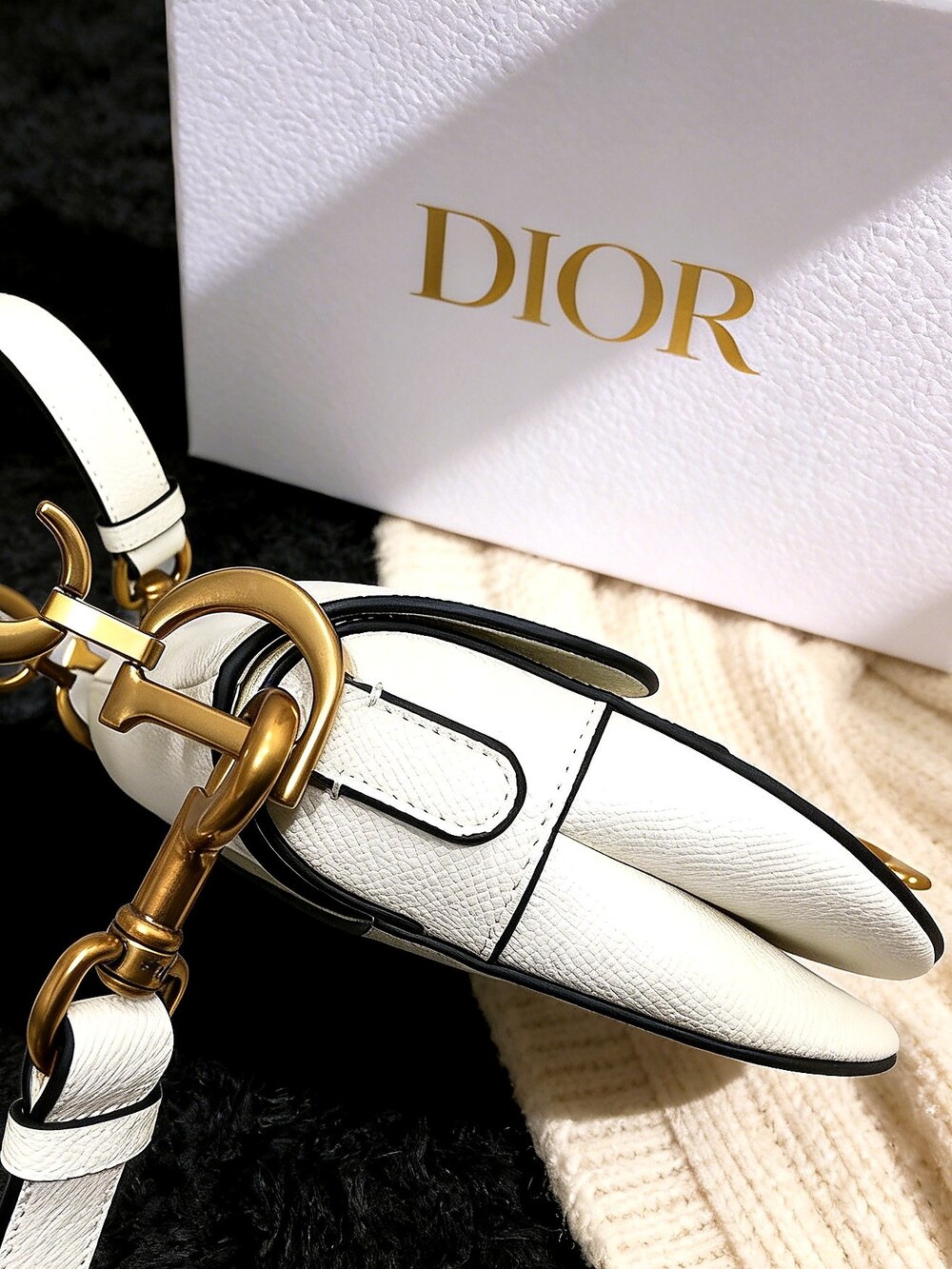 Dior White Grained Leather Saddle Medium Shoulder Bag - Picture 6 of 6